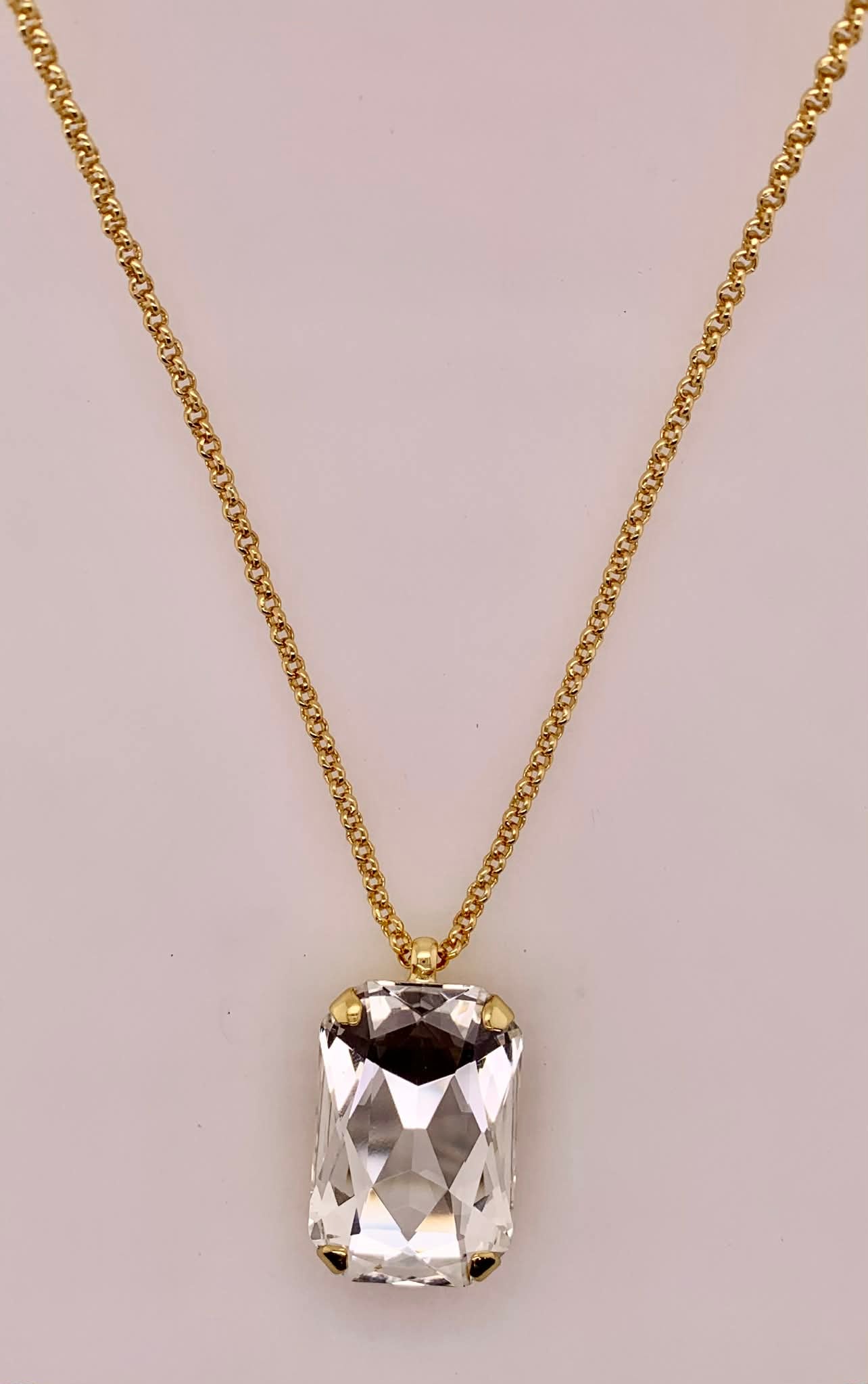 Viretta Pendant Necklace