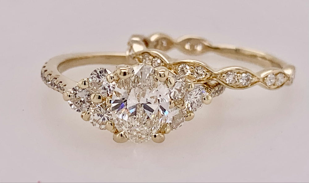 14K Oval Diamond Engagement Ring
