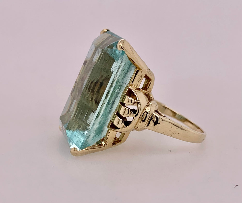 Estate 18K Aquamarine Ring