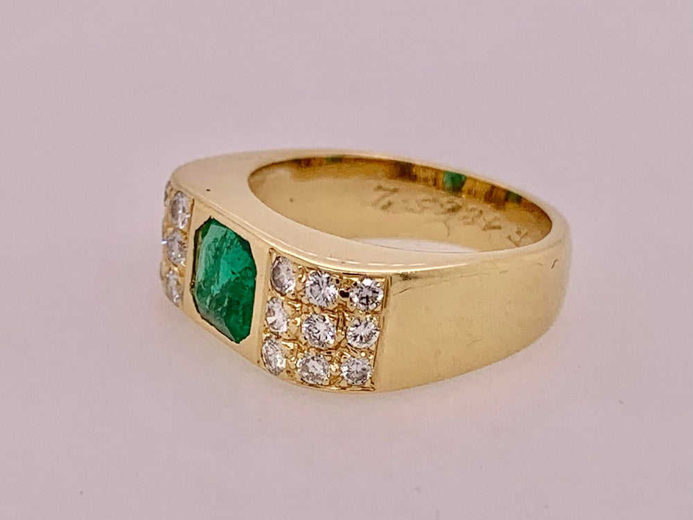 Estate 18K Emerald & Diamond Ring