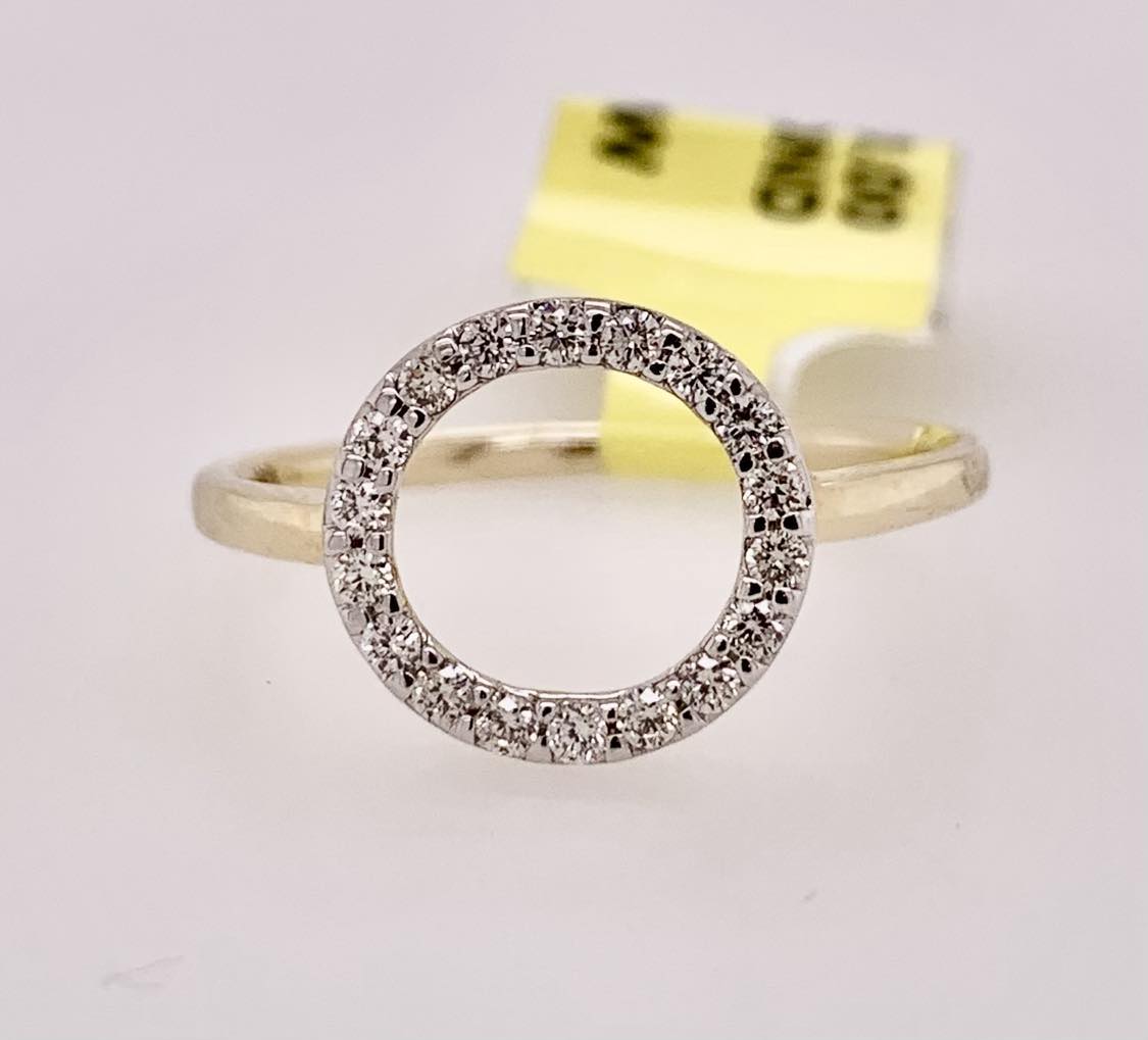 10K Diamond Circle Ring