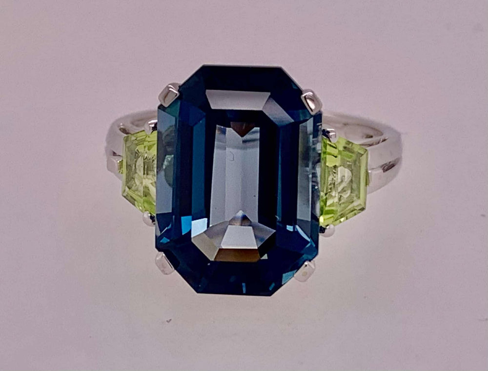 14K White Gold Blue Topaz & Peridot Ring