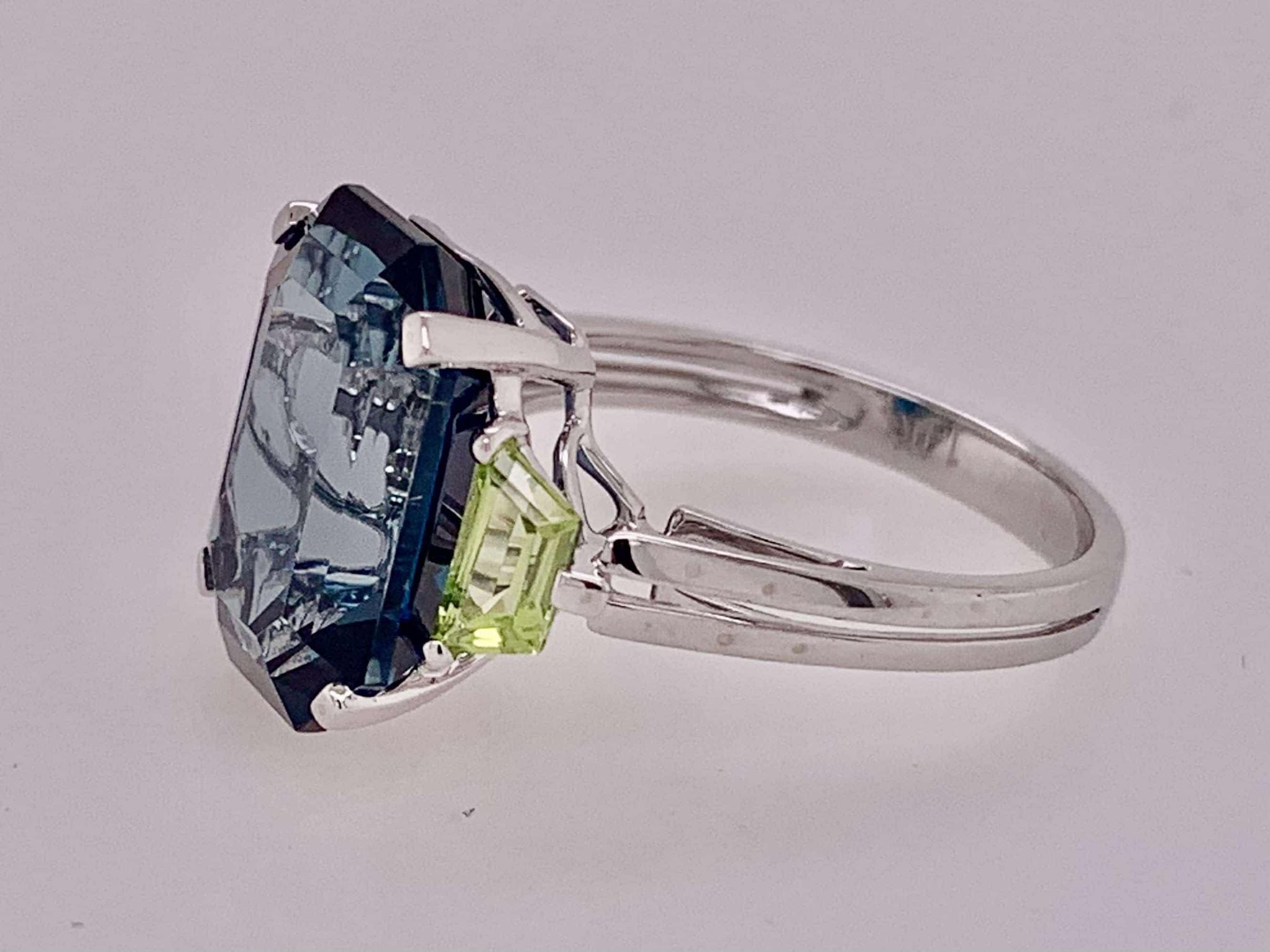 14K White Gold Blue Topaz & Peridot Ring