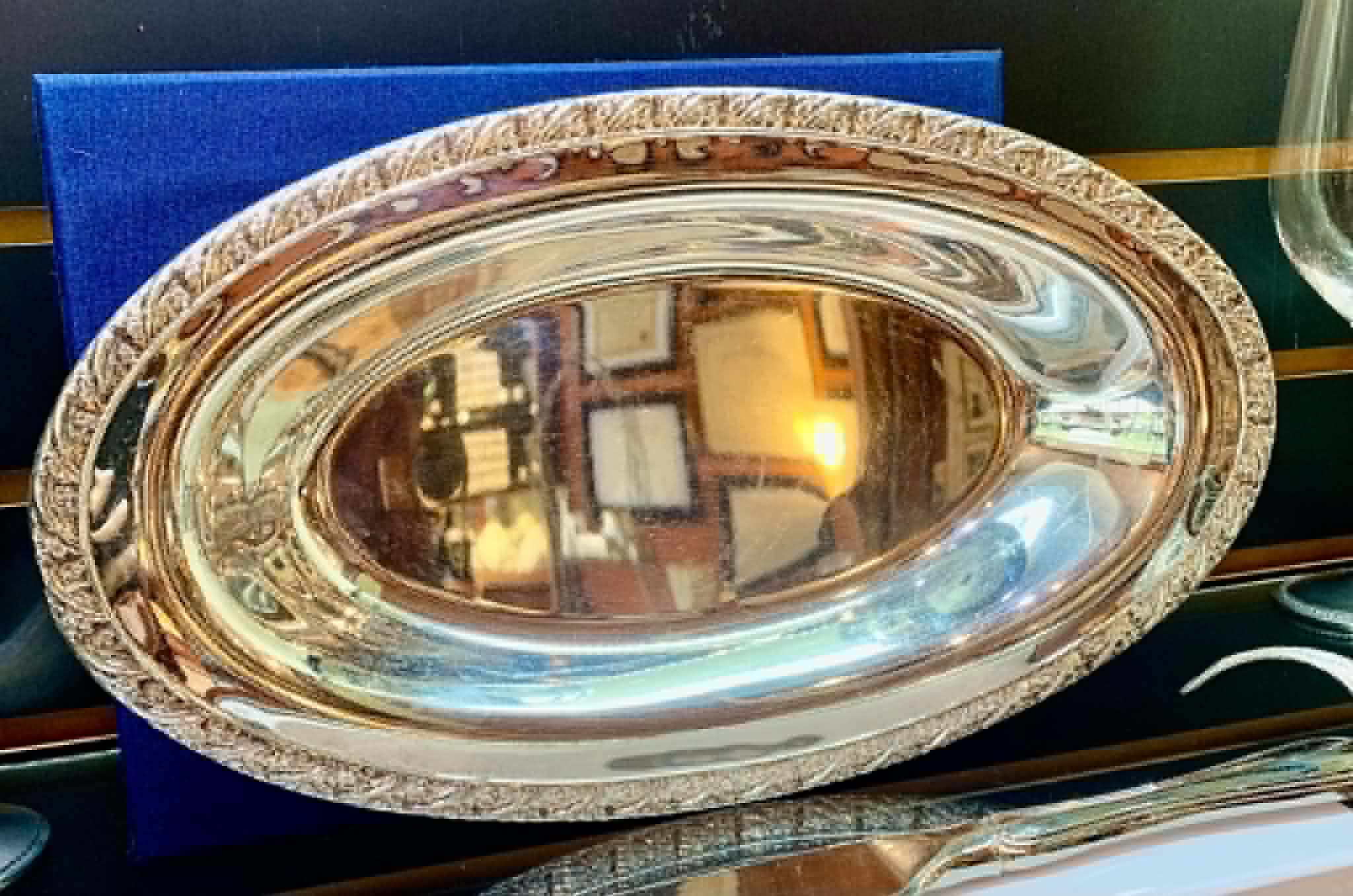 Estate Oval Bread Tray