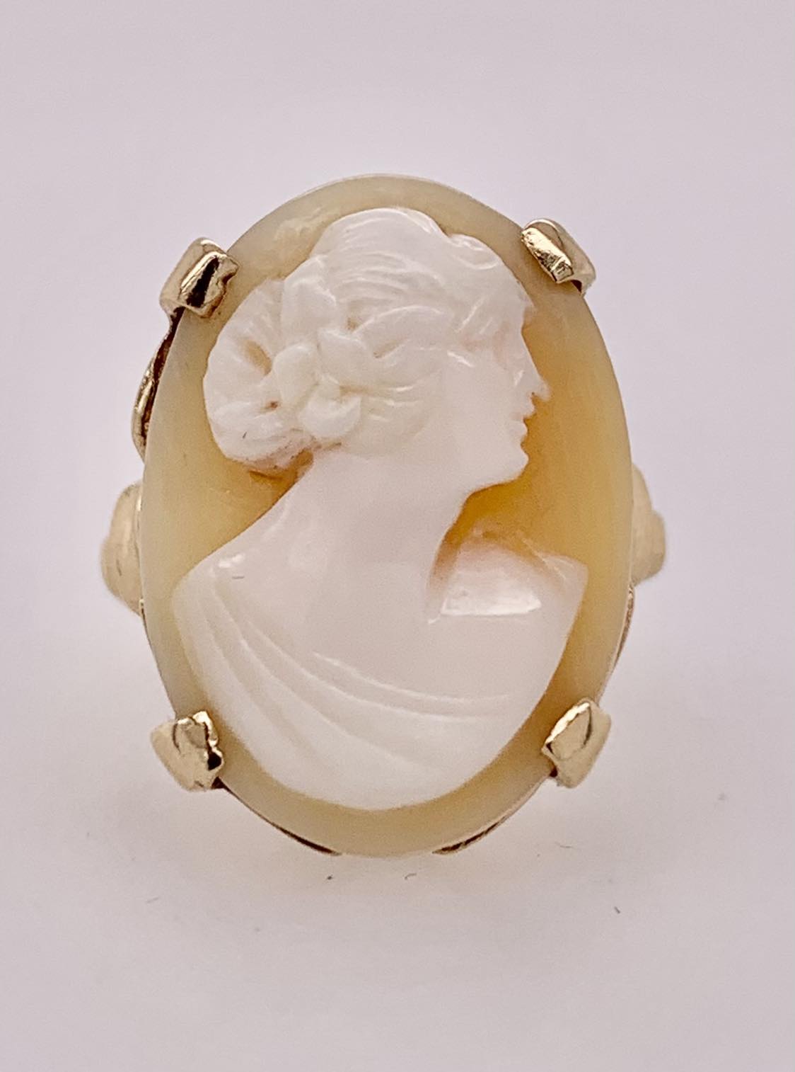 Estate 14K Shell Cameo Ring