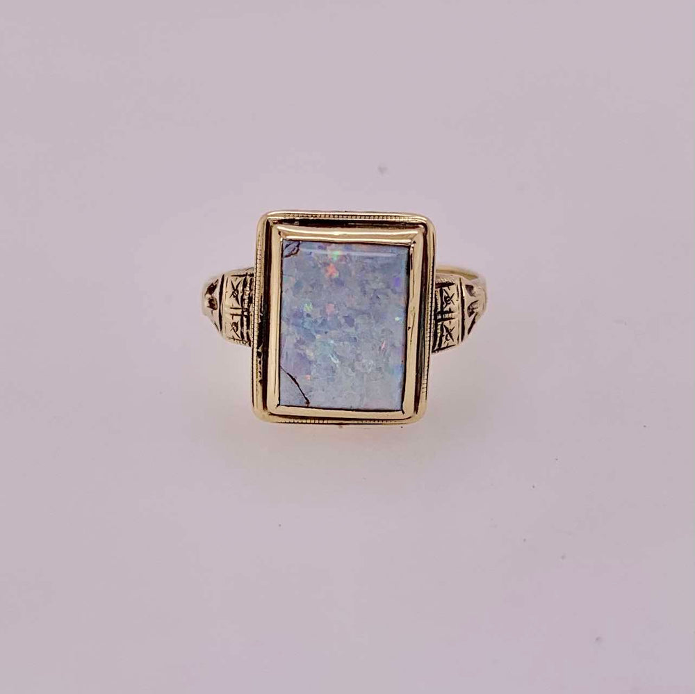 Estate 10K Opal Ring