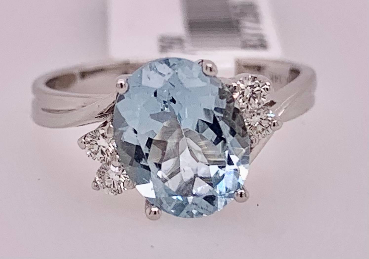 14K Aquamarine & Diamond Ring