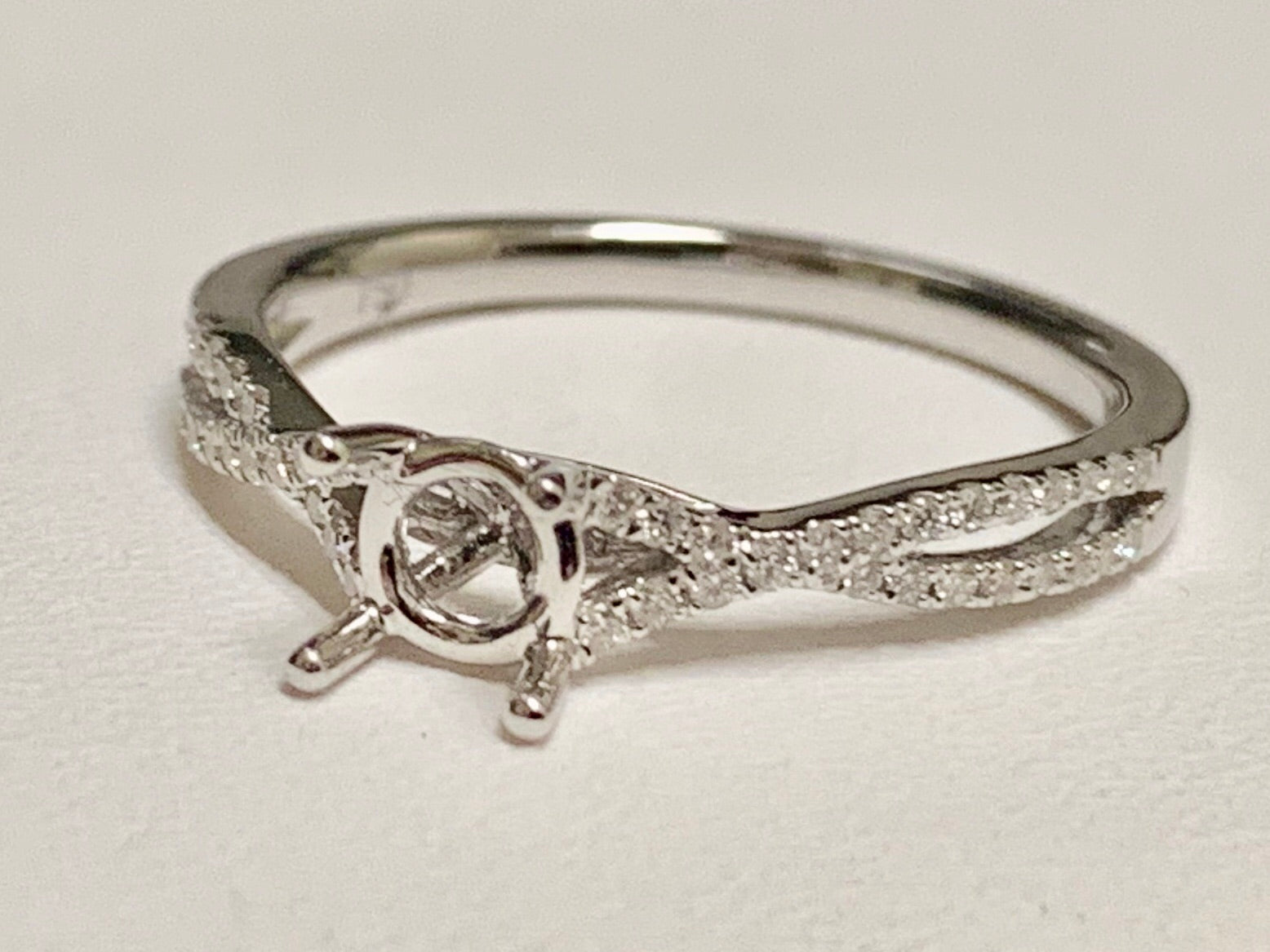 18K White Gold Semi-Mount Engagement Ring