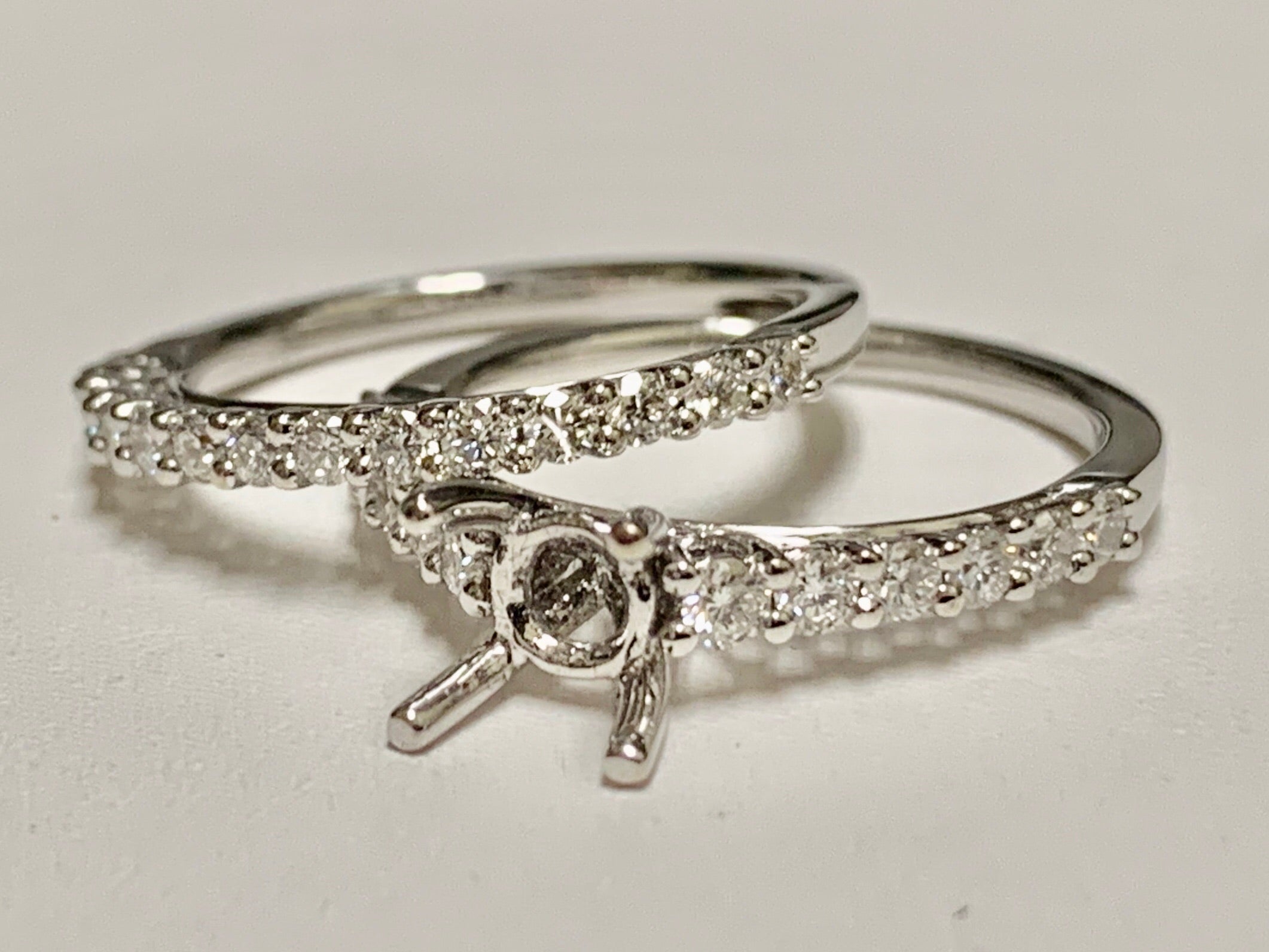 18K White Gold Semi-Mount Wedding Set