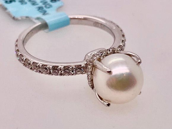 18K White Gold Cultured Pearl & Diamond Ring